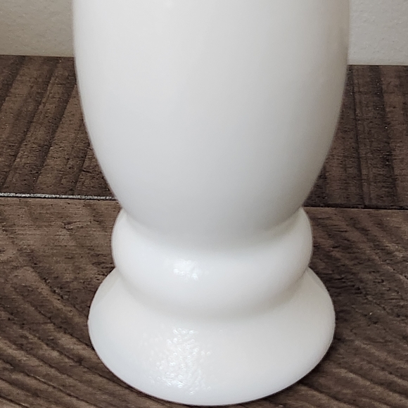 Vintage White Milk Glass Bud Vase Beehive Mark - Picture 4 of 6